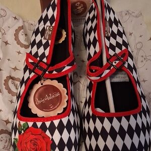 Chocolaticas Women's Harlequin Rose Flats